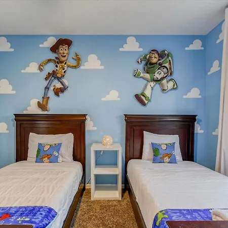 Themed Retreat Near Disney - Pool, Spa, Pet Friendly